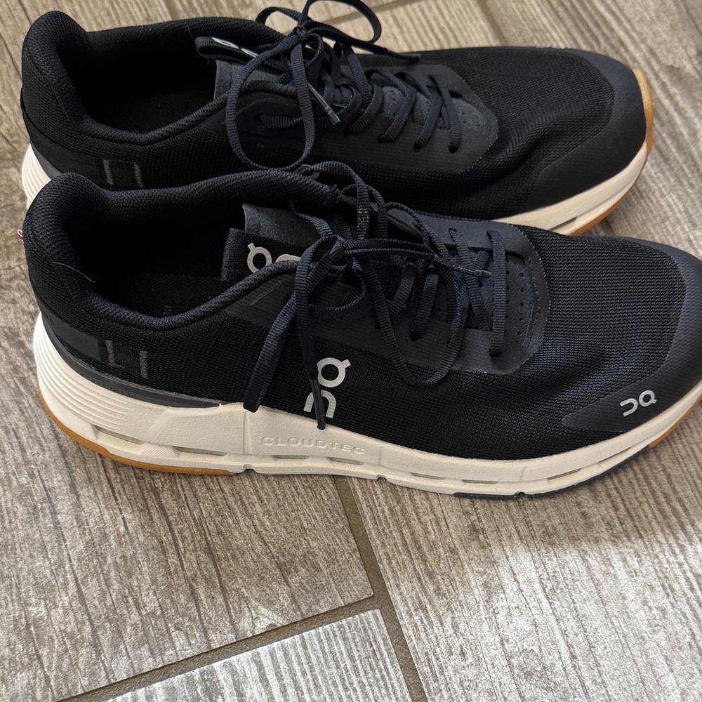 On Running women’s  Black and White Sneakers
